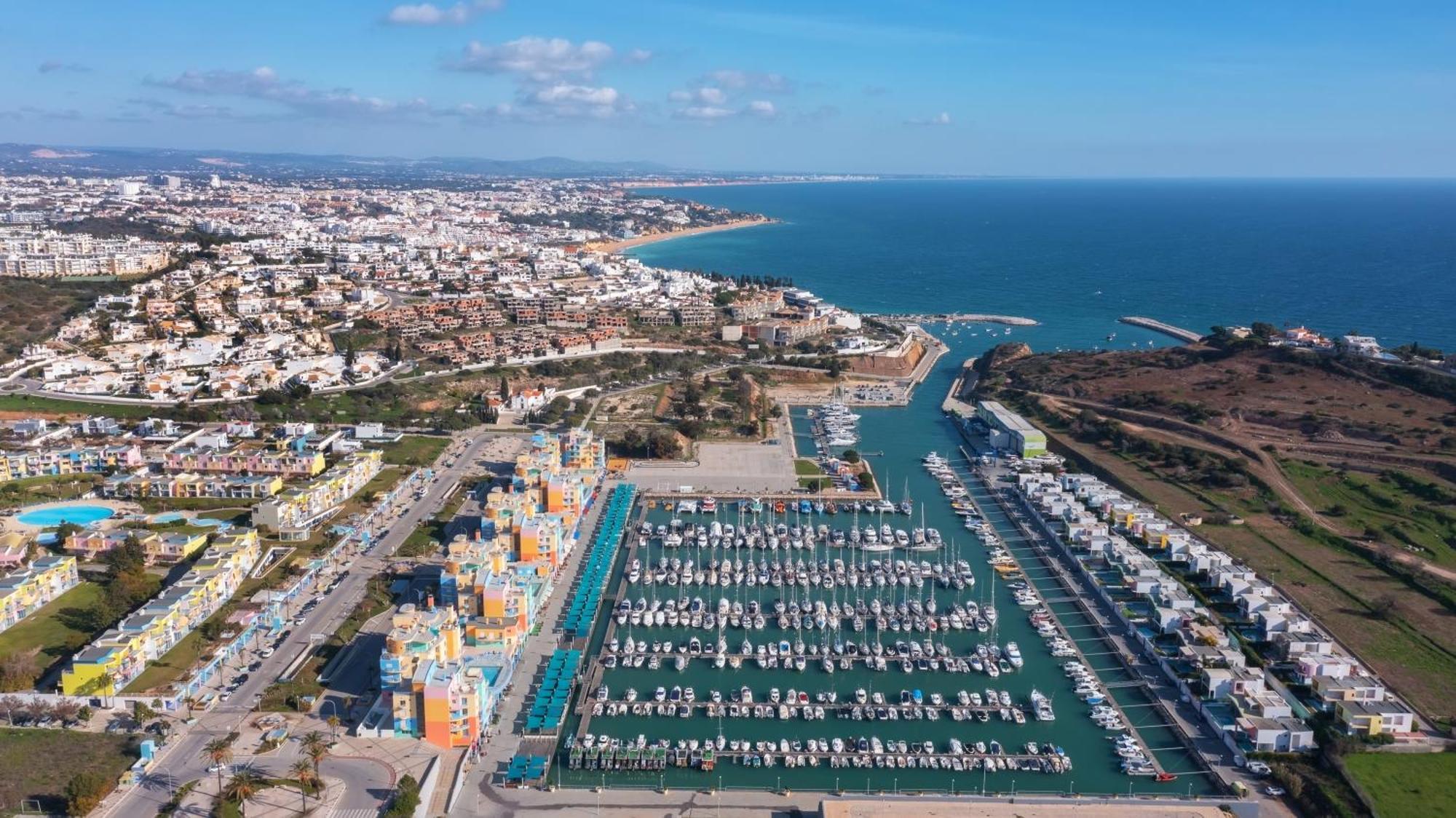 Bnb Homes Ocean View Apartment With Panoramic Terrace, 2 Swimming Pools & Tennis Court Albufeira Exterior photo