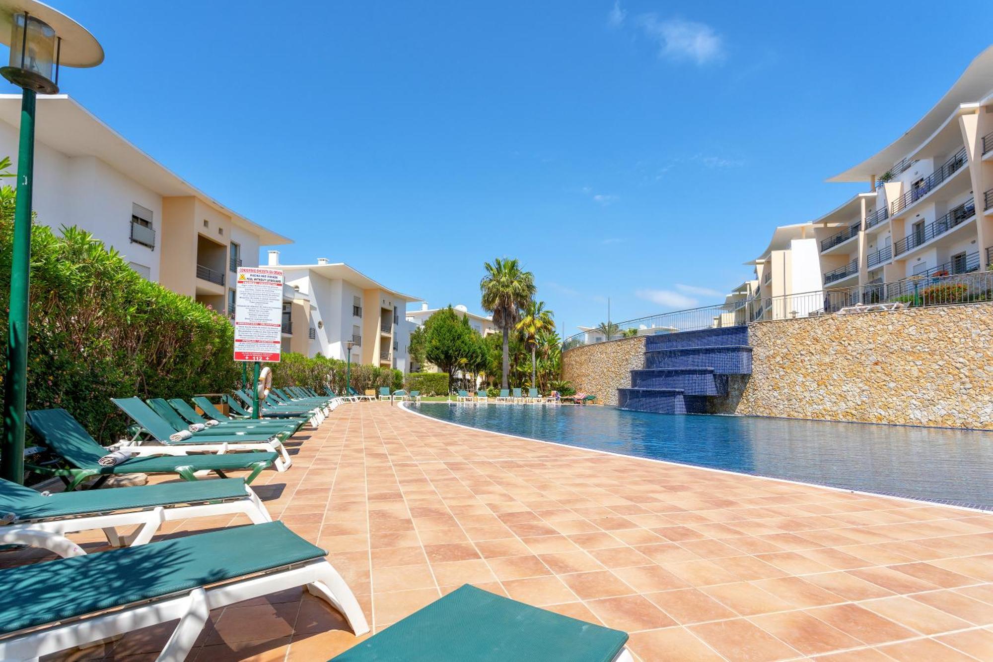 Bnb Homes Ocean View Apartment With Panoramic Terrace, 2 Swimming Pools & Tennis Court Albufeira Exterior photo